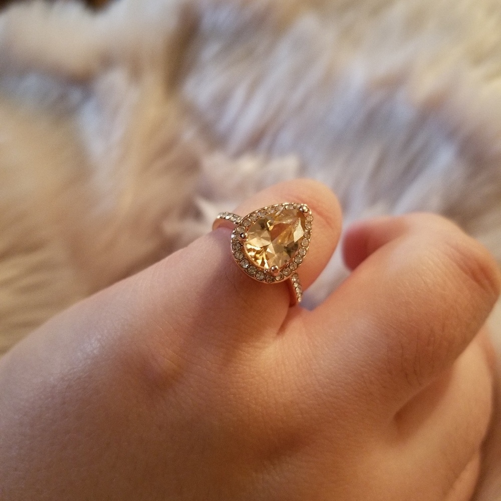 💖Cubic zirconia pear shaped ring - Picture 3 of 8